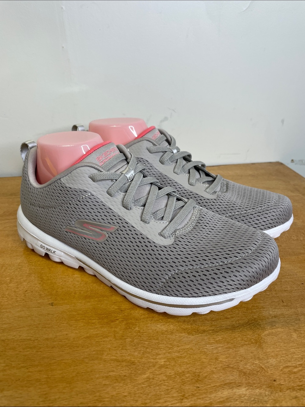 Skechers Gray Mesh Walking Sneakers with Pink Accents. Size 10